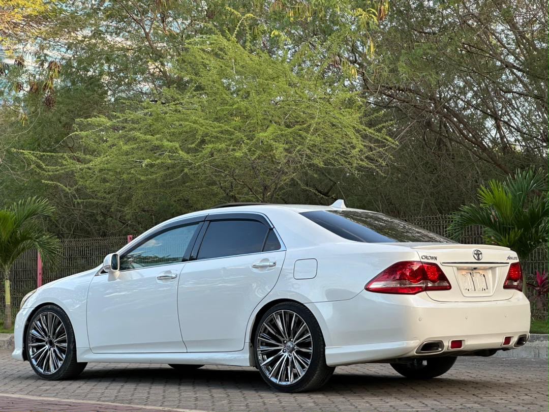 TOYOTA CROWN NEW MODEL thumbnail 3
